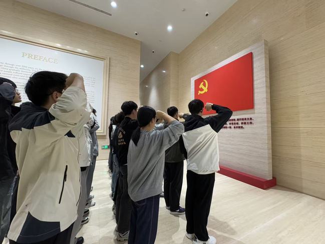 初心巴士映初心,红色足迹铸使命——电气工程学部党委开展研究生新生党员主题党日活动 初心巴士映初心,红色足迹铸使命——电气工程学部党委开展研究生新生党员主题党日活动