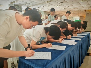 3044am永利官网组织新发展党员参观中共一大纪念馆 开展新党员入党宣誓仪式