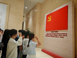 3044am永利官网组织新发展党员参观中共一大纪念馆 开展新党员入党宣誓仪式