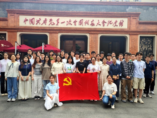 3044am永利官网组织新发展党员参观中共一大纪念馆 开展新党员入党宣誓仪式